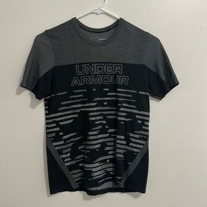 Under Armour Black Gray Printed Short Sleeve Heat Gear Tee Boys Youth Large